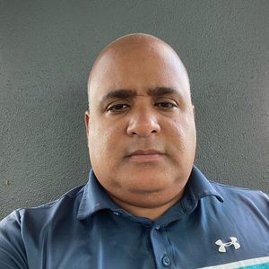 Meet your Posher, Moises